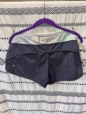 Lululemon Athletica hotty hot running  shorts women’s size 6 lulu lulus